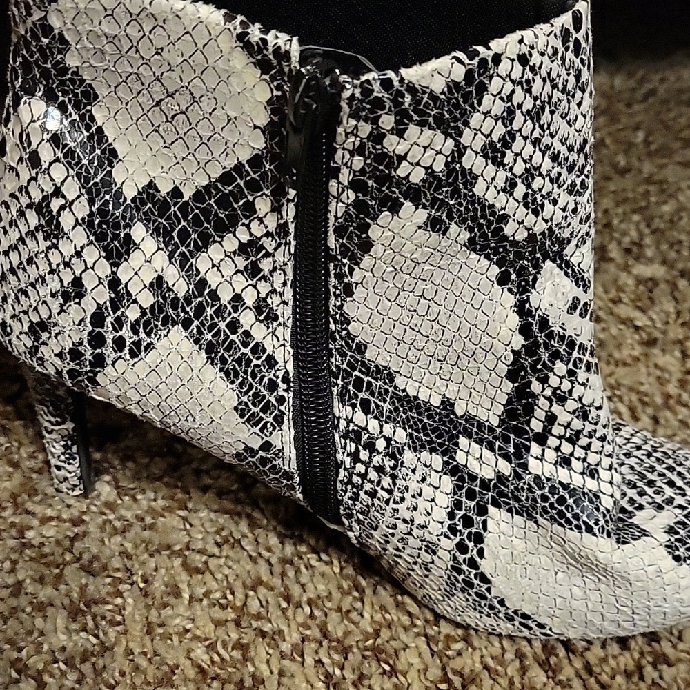 Snakeskin Ankle Boots side zip size 7 - Picture 5 of 11